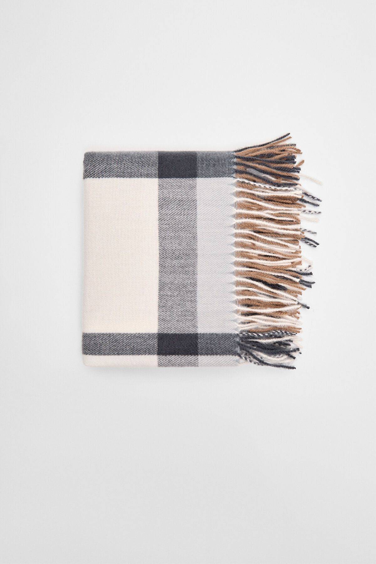 روسری چهارخانه با منگوله