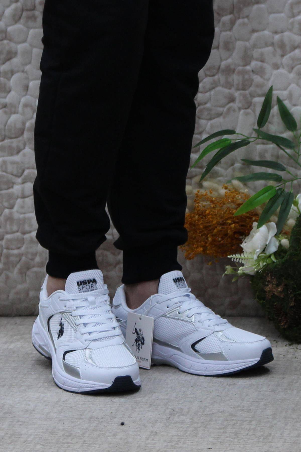 کفش ورزشی زنانه سفید