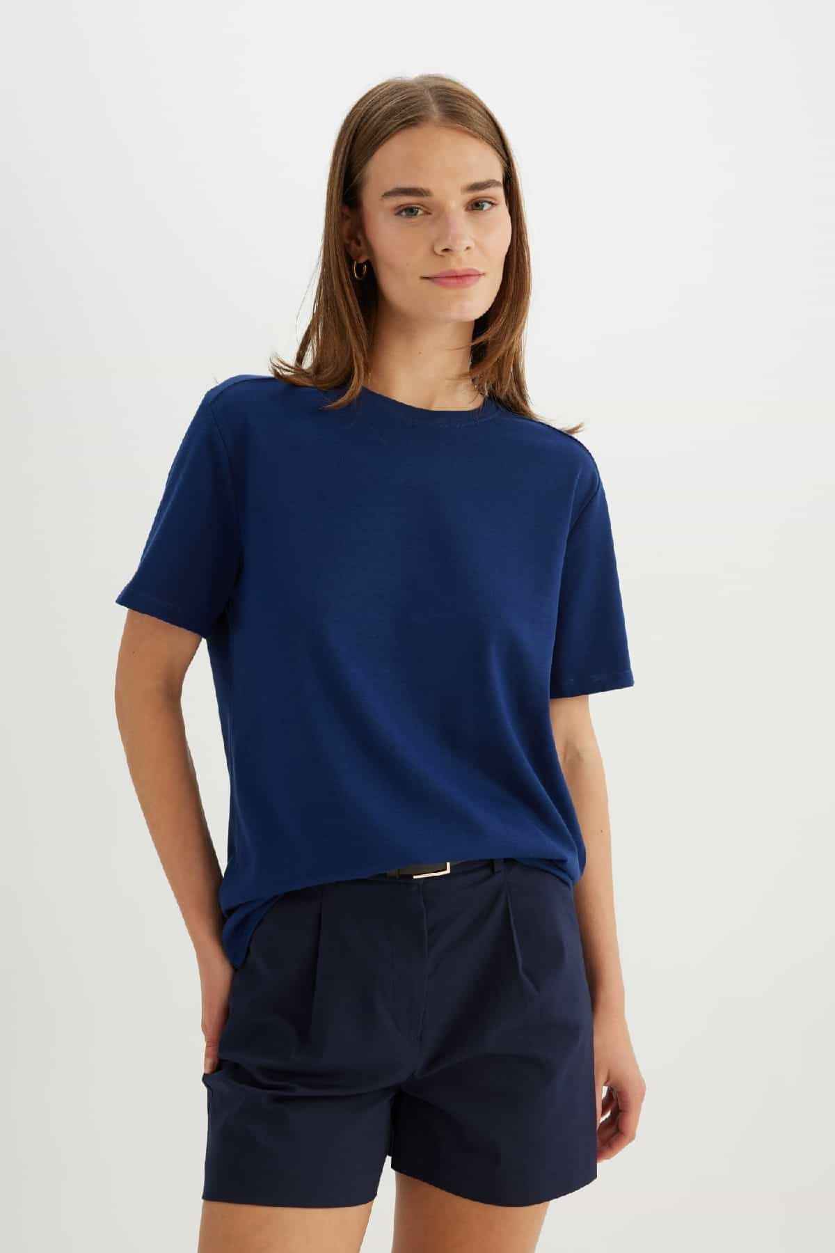 تیشرت آستین کوتاه یقه پریمیوم با تناسب معمولی