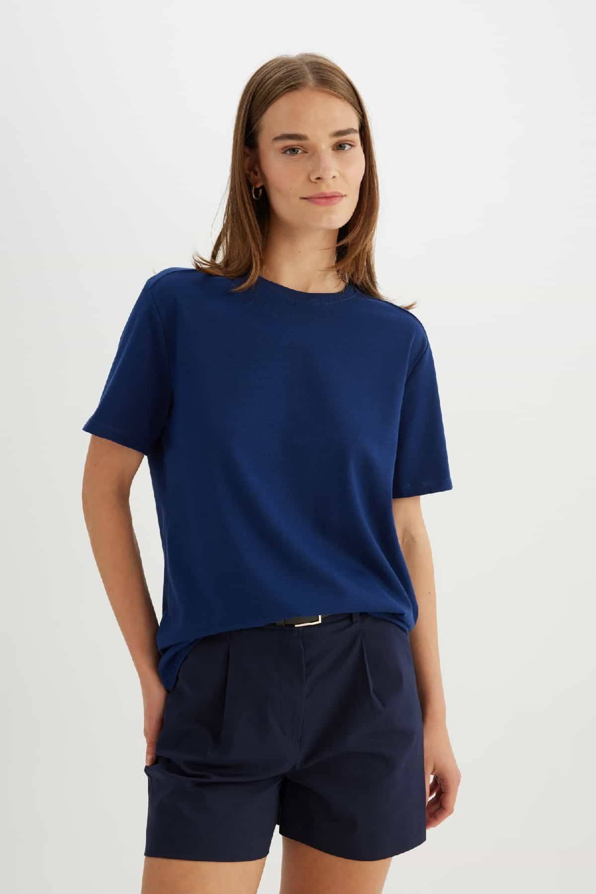 تیشرت آستین کوتاه یقه پریمیوم با تناسب معمولی