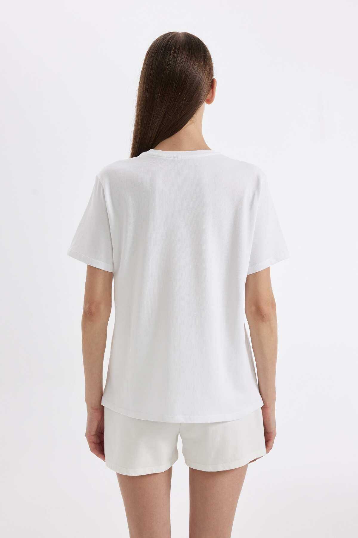 تیشرت آستین کوتاه یقه پریمیوم با تناسب معمولی