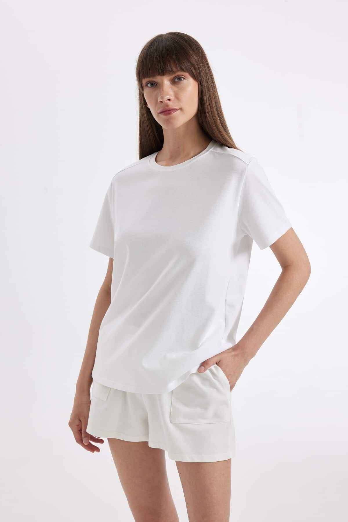 تیشرت آستین کوتاه یقه پریمیوم با تناسب معمولی