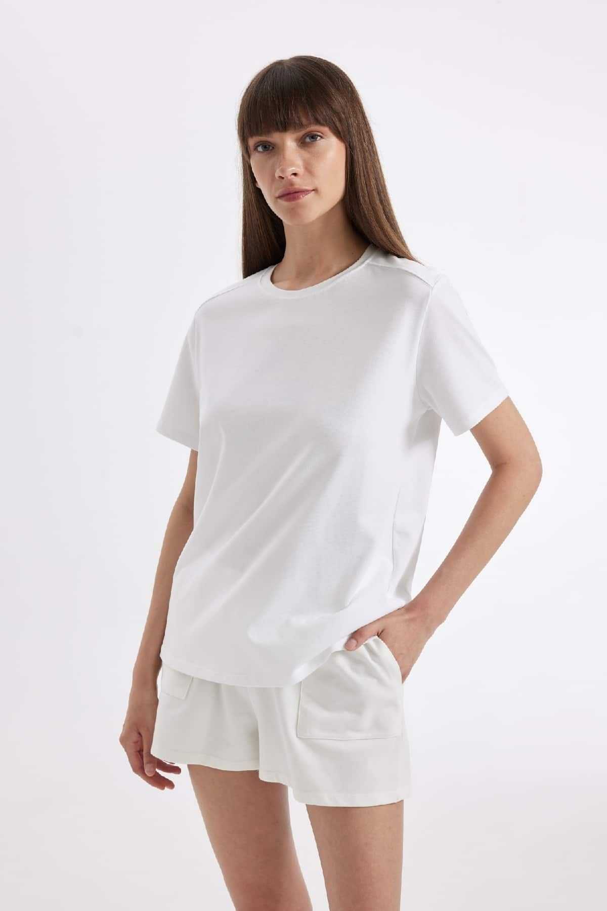 تیشرت آستین کوتاه یقه پریمیوم با تناسب معمولی