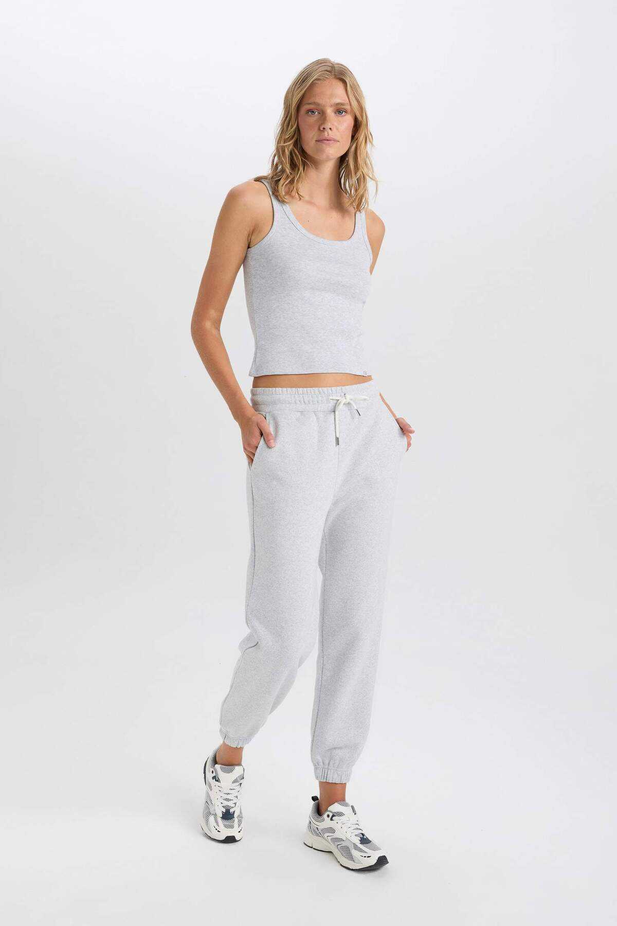 شلوار ورزشی ساده و ضخیم جوگر با کاف کمری الاستیک و جیب