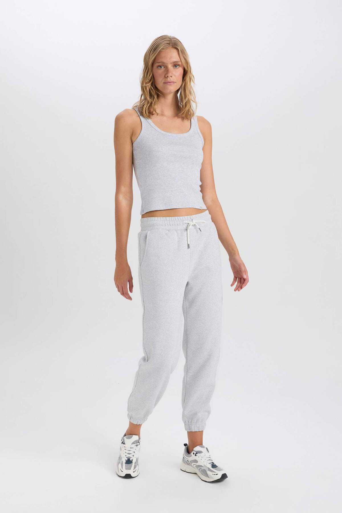 شلوار ورزشی ساده و ضخیم جوگر با کاف کمری الاستیک و جیب