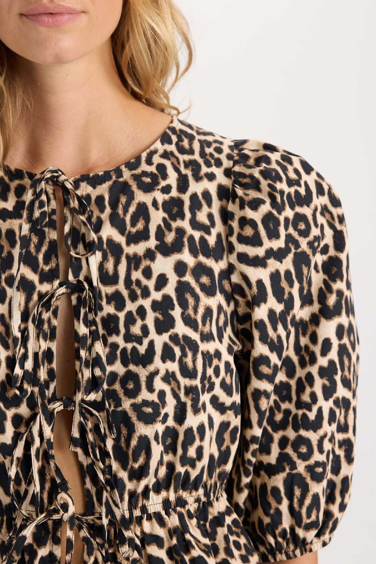 بلوز آستین بلند یقه گرد کراوات پلنگی جلو