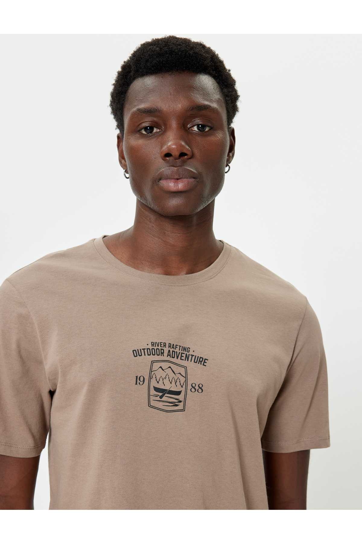 شعار تیشرت آستین کوتاه یقه خدمه نخی