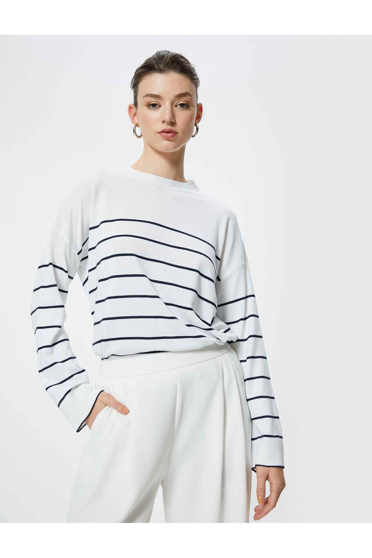 یقه آستین بلند ژاکت بافتنی پایه