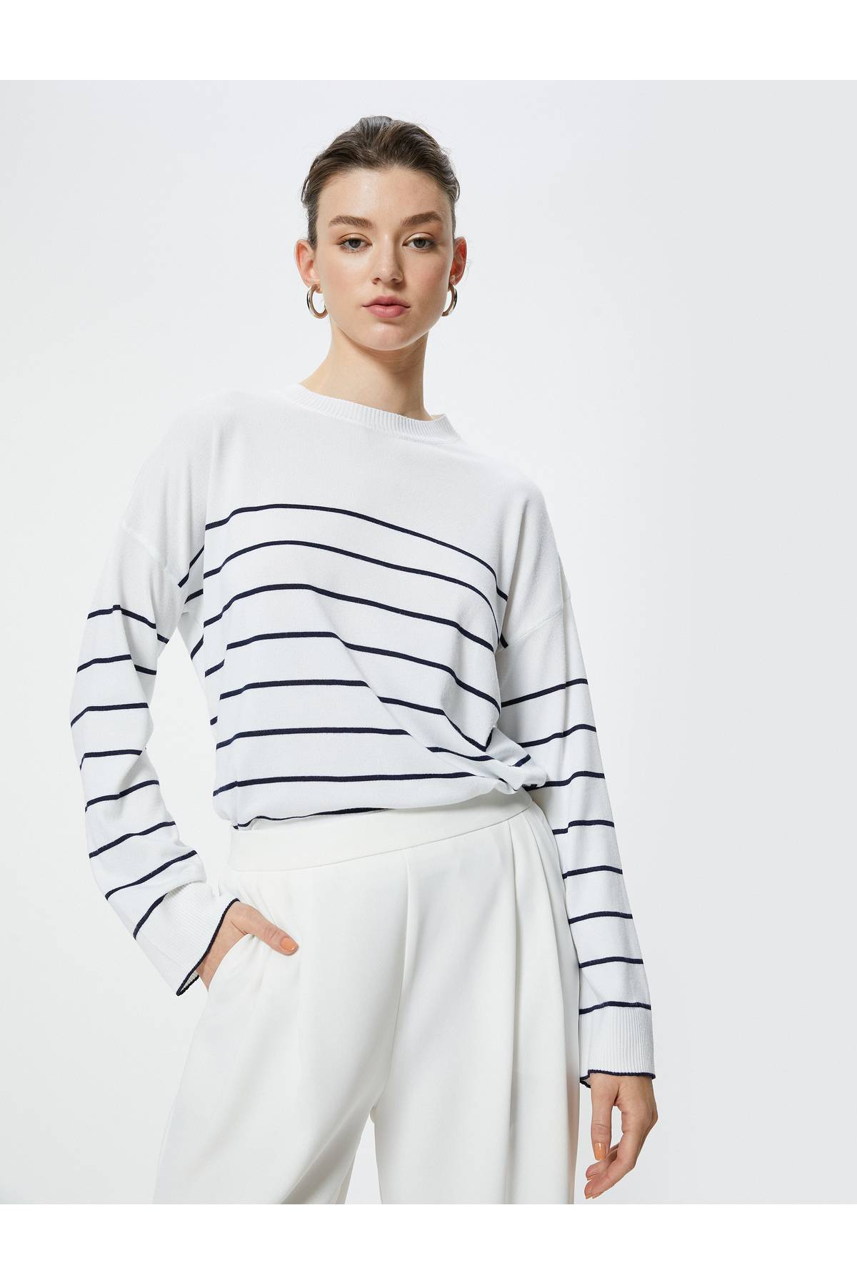 یقه آستین بلند ژاکت بافتنی پایه