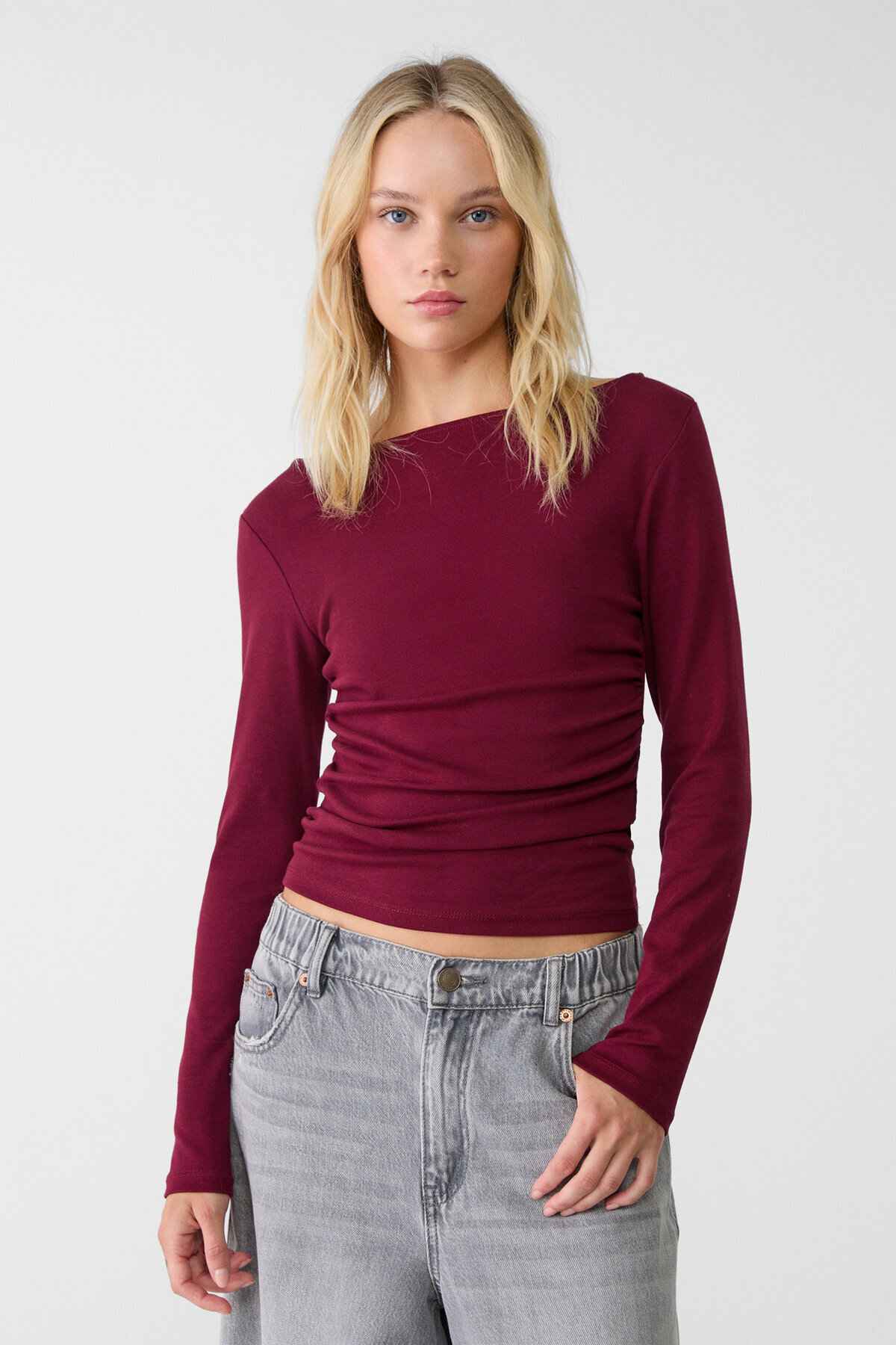 تیشرت آستین بلند جمع شده