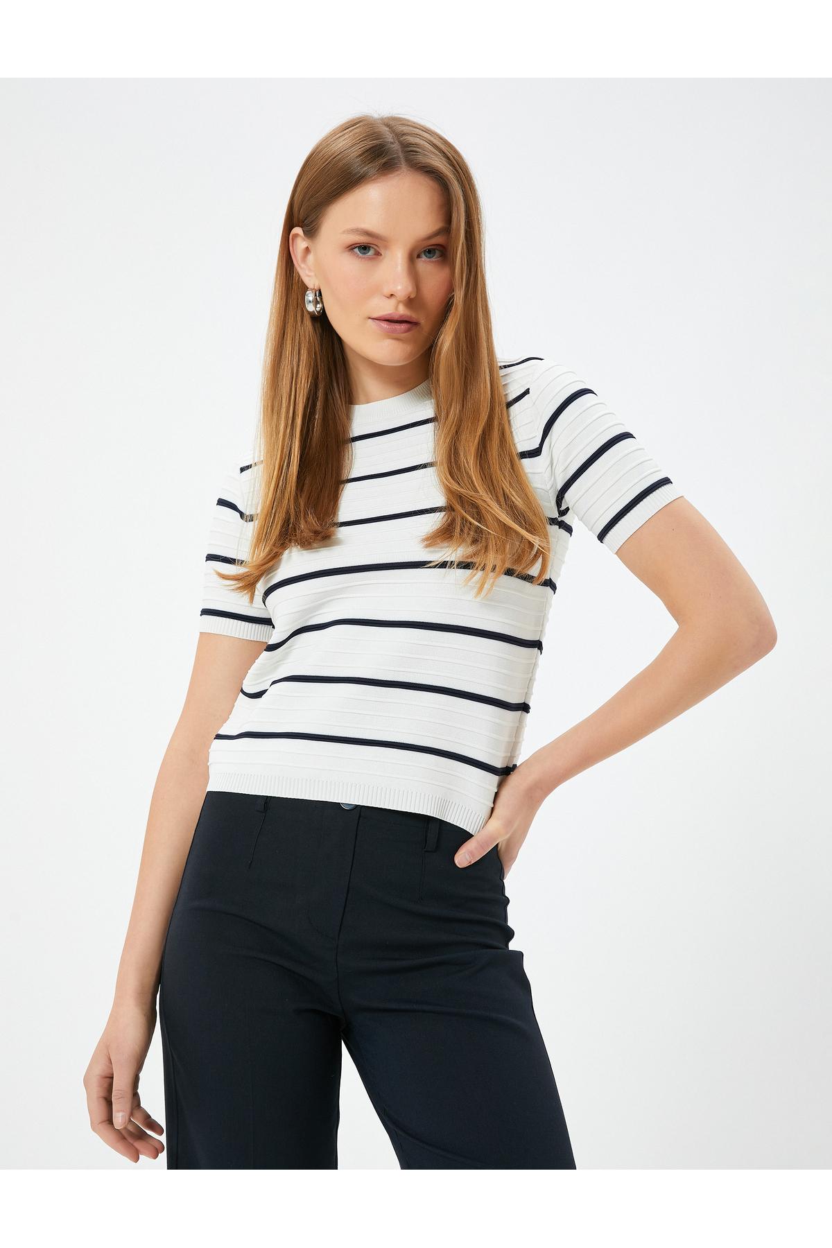 یقه ژاکت بافتنی آستین کوتاه