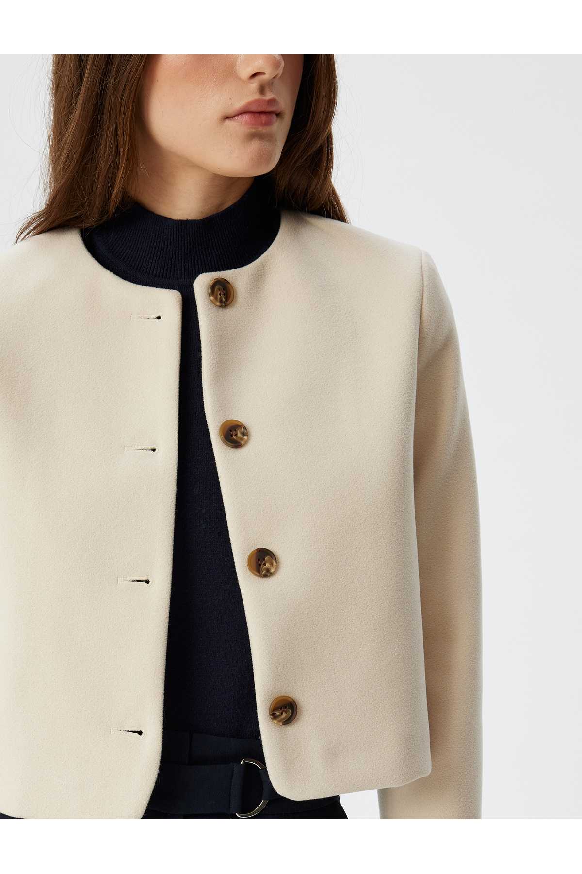 ژاکت کراپ بدون یقه دکمه دار آستین بلند