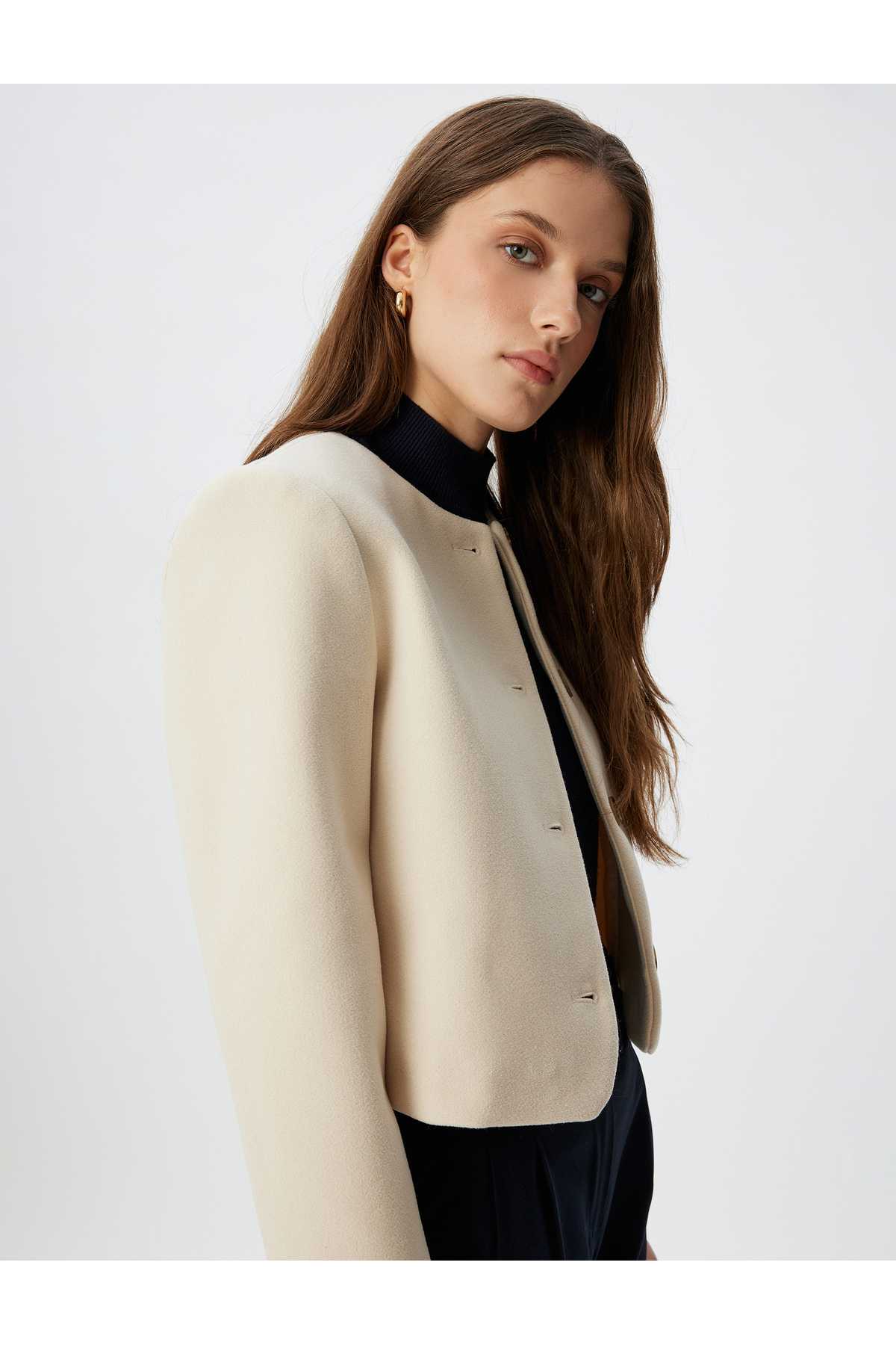 ژاکت کراپ بدون یقه دکمه دار آستین بلند