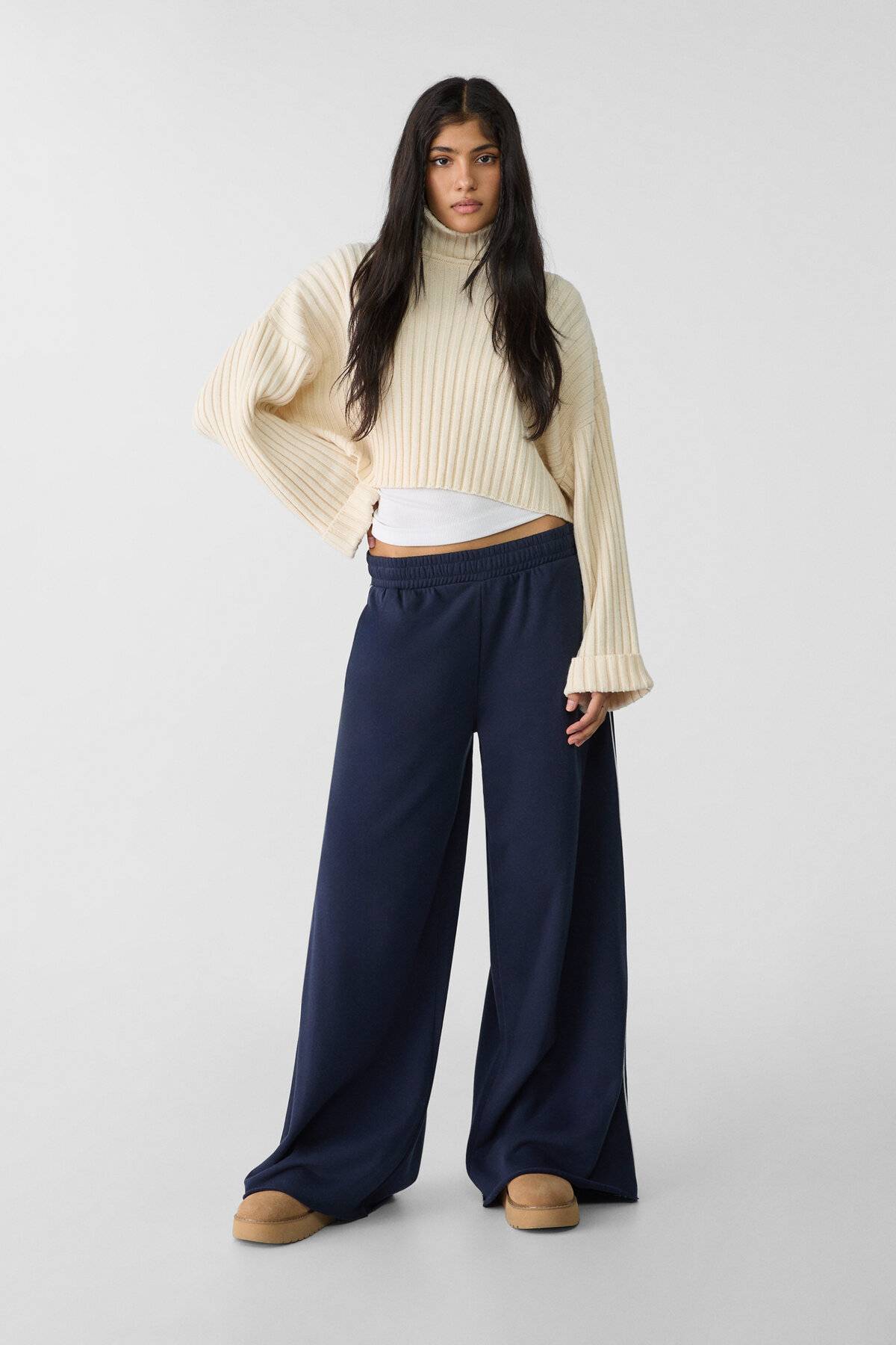 شلوار نخی گشاد با جزئیات راه راه