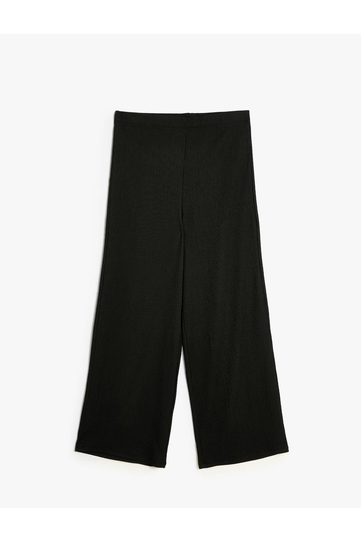 تعداد زیادی شلوار با تایر کمر کمر