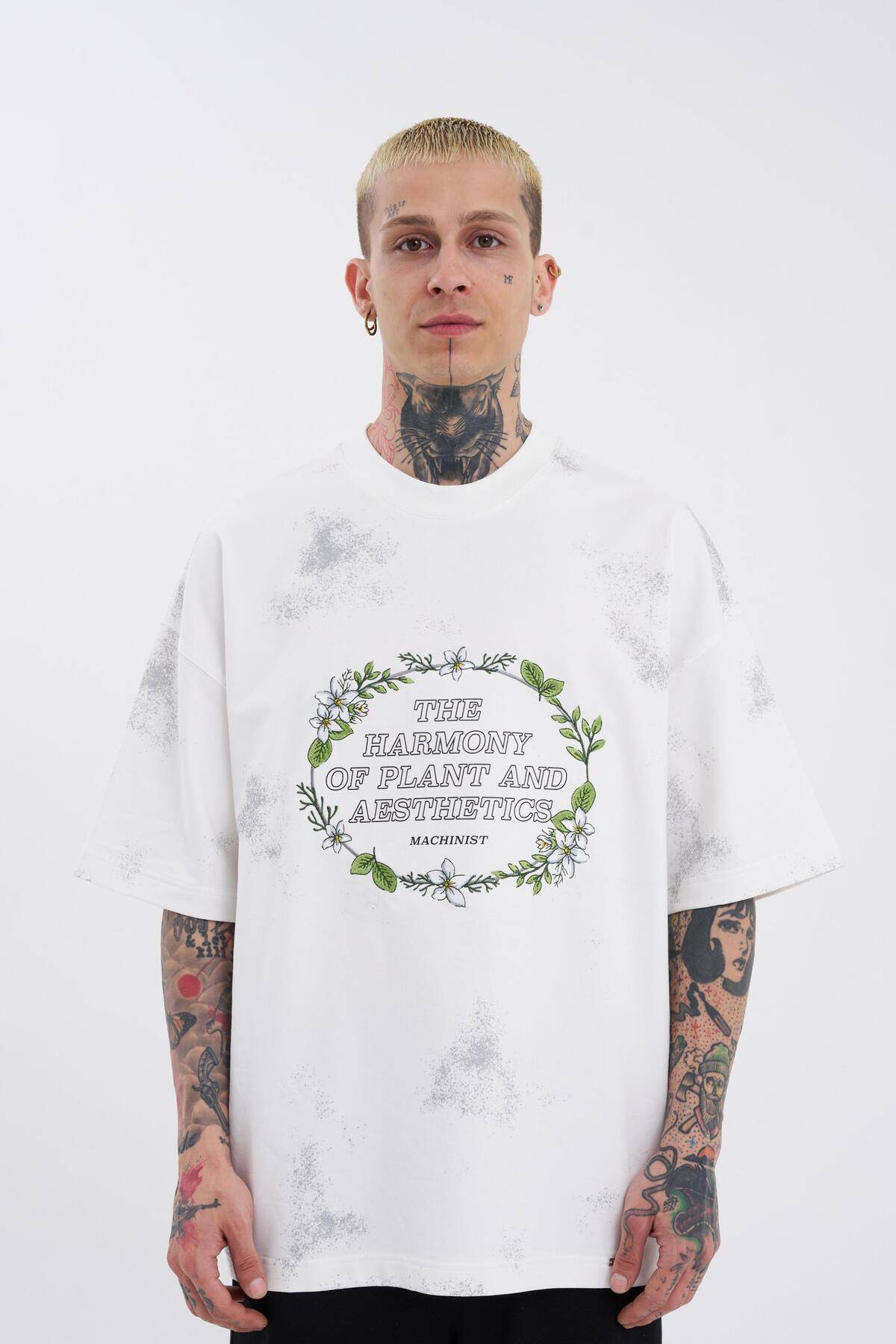 تیشرت مردانه گل های بزرگ آبی