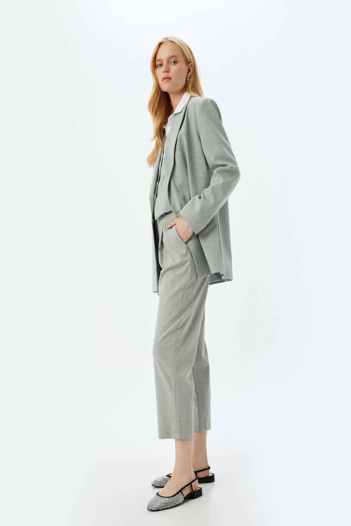 شلوار زن سیاه