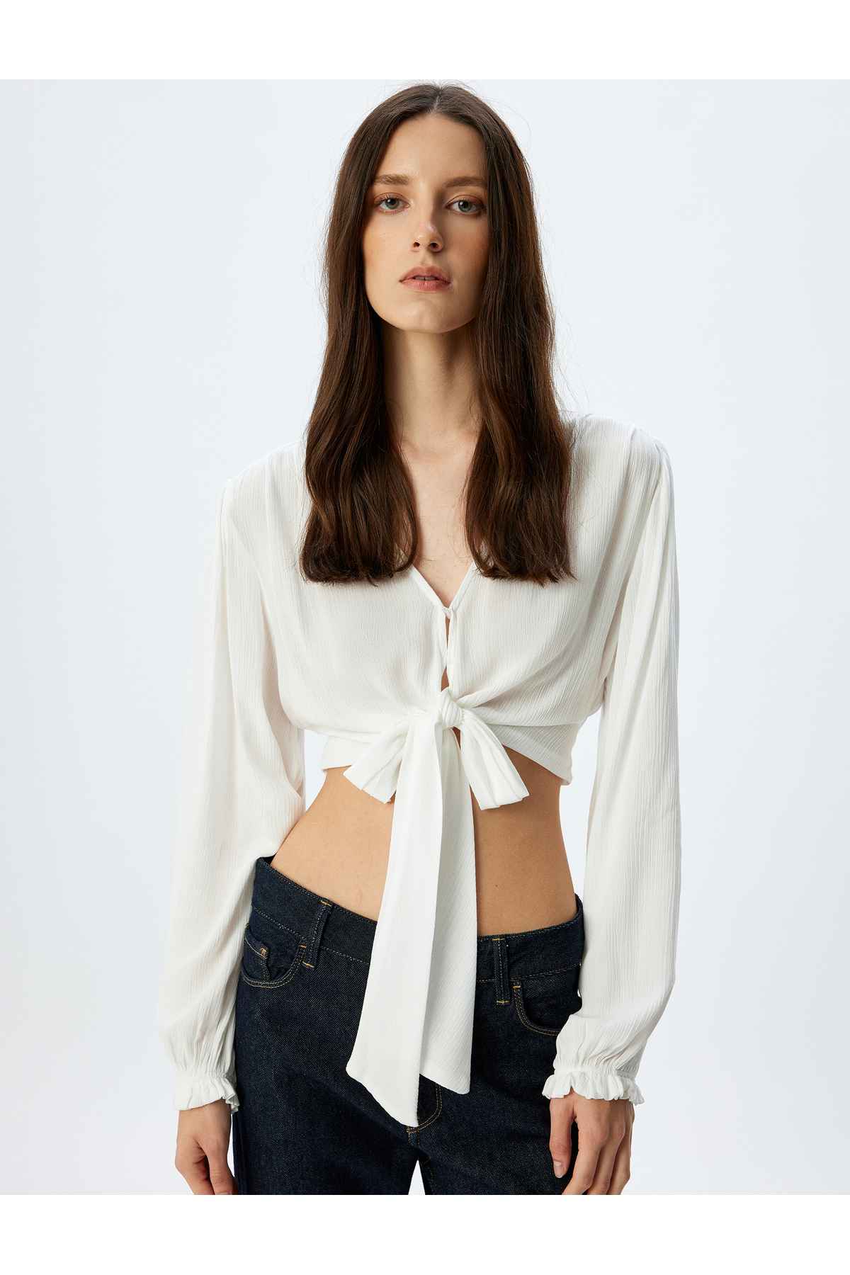 بلوز آستین بلند با جزئیات کراوات دکمه دار ویسکوز کراپ