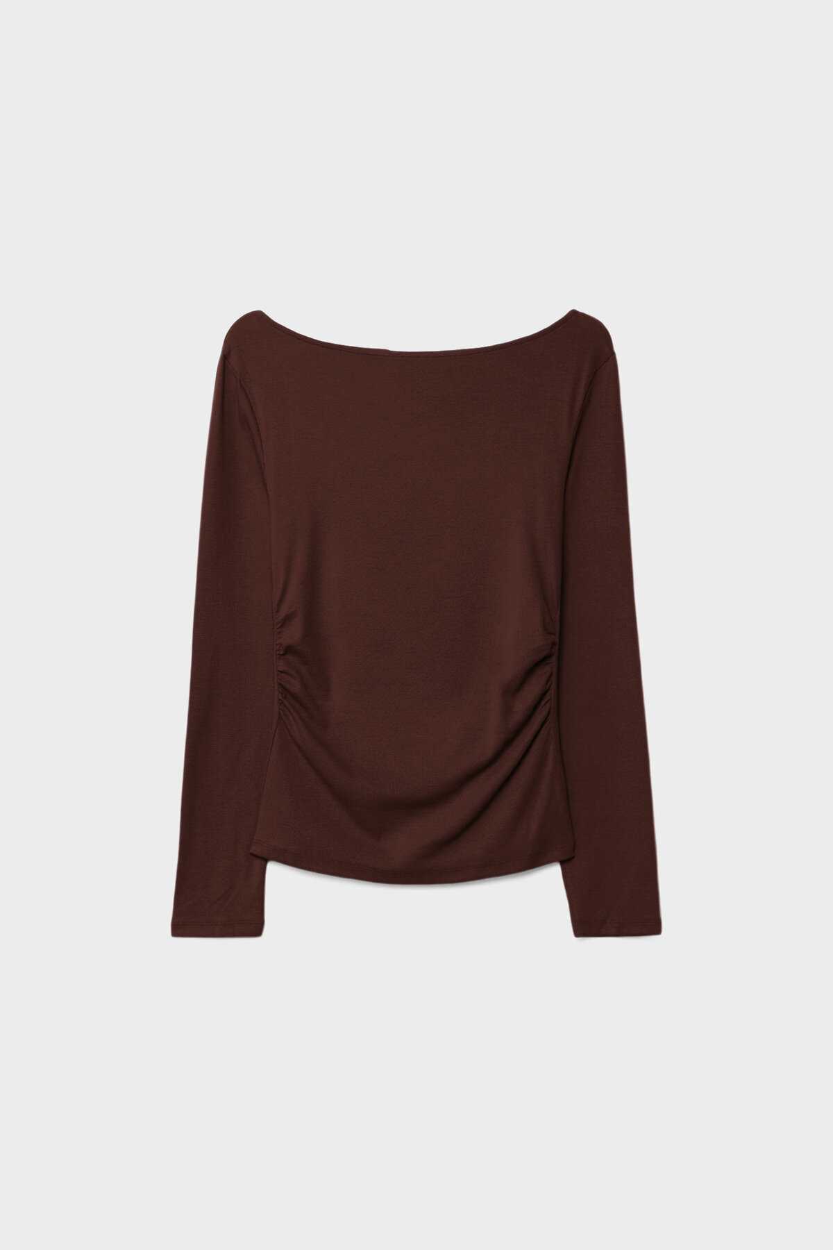 تیشرت آستین بلند جمع شده