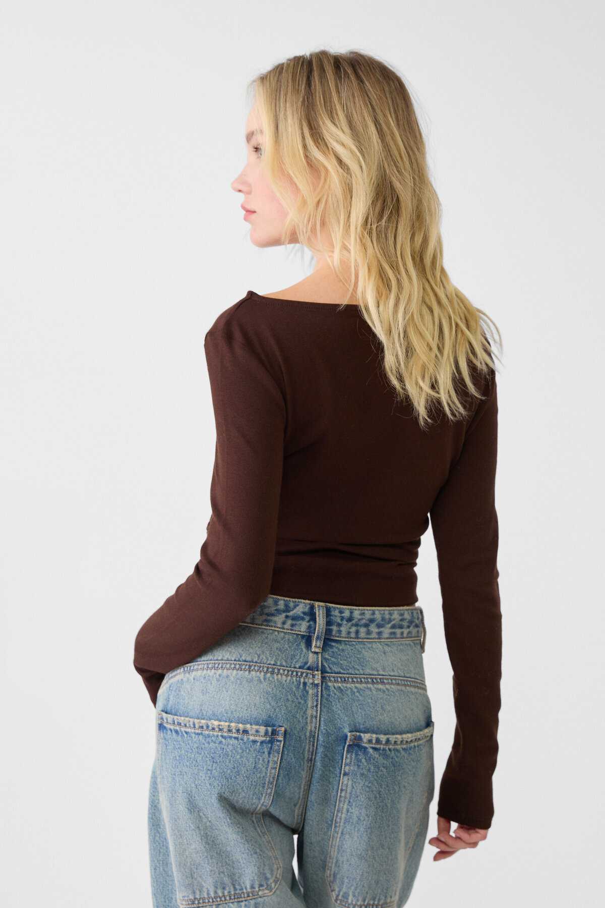 تیشرت آستین بلند جمع شده