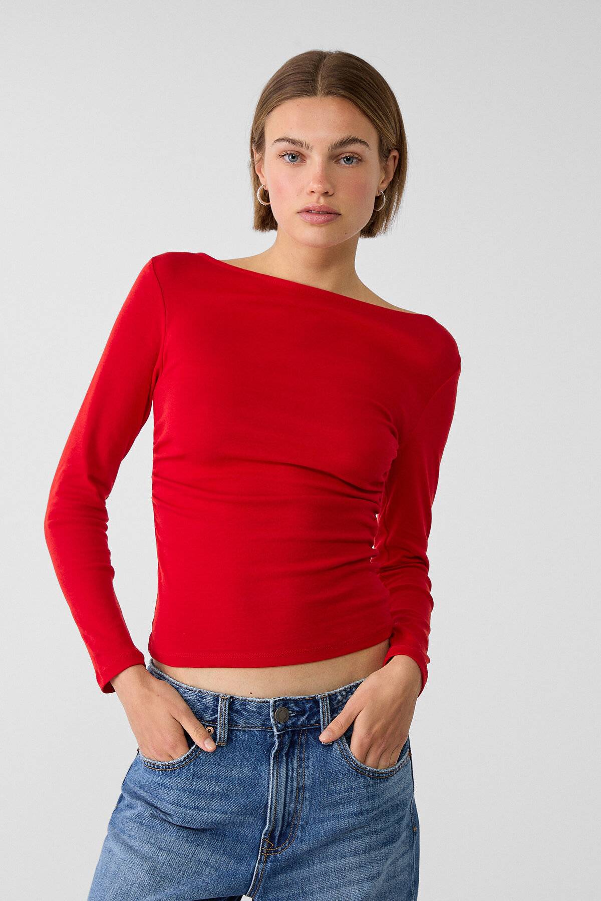 تیشرت آستین بلند جمع شده