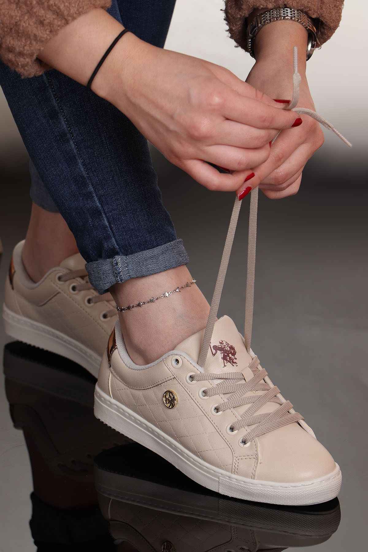 کفش ورزشی زنانه سفید