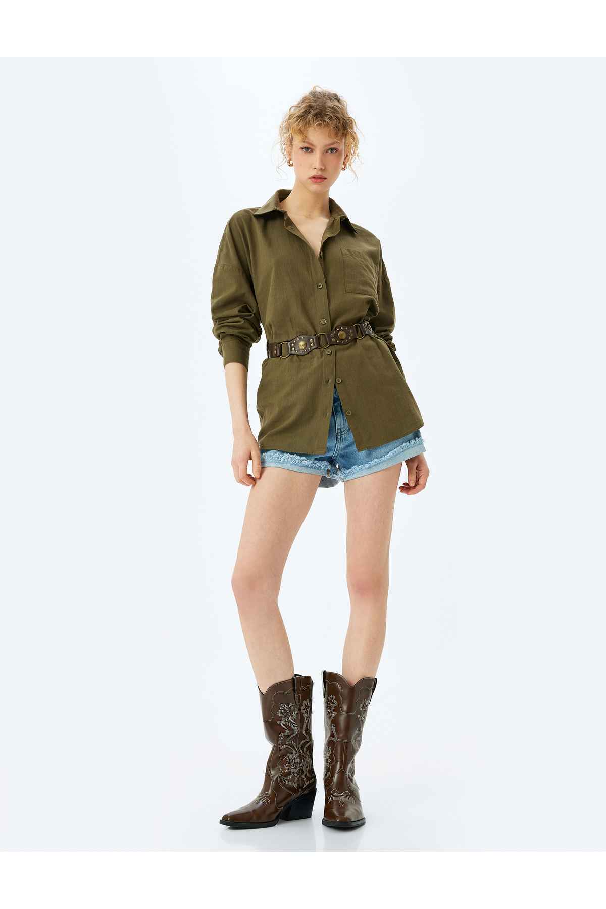 پیراهن آستین بلند و دقیق دکمه یقه کلاسیک