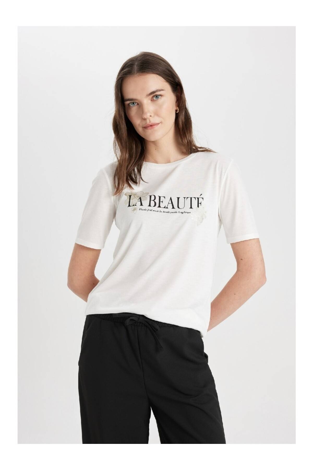 تیشرت آستین کوتاه یقه پرینت شده با تناسب معمولی