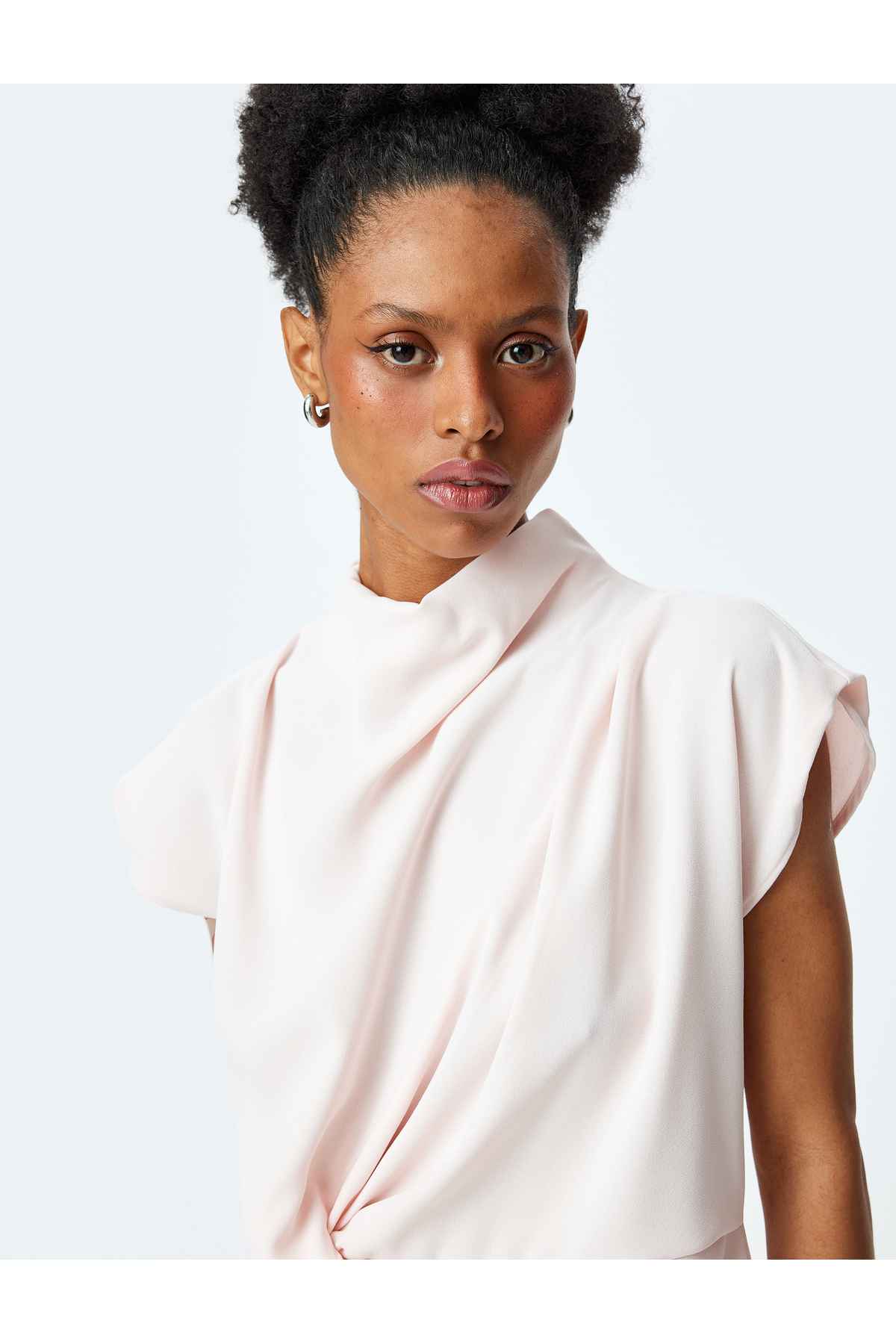 تکان دادن بازوی ظروف مفصل بلوز یقه به صورت عمودی