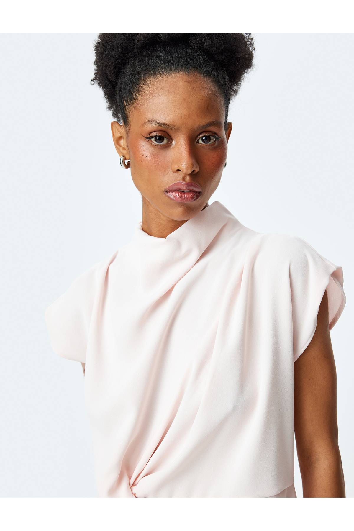 تکان دادن بازوی ظروف مفصل بلوز یقه به صورت عمودی