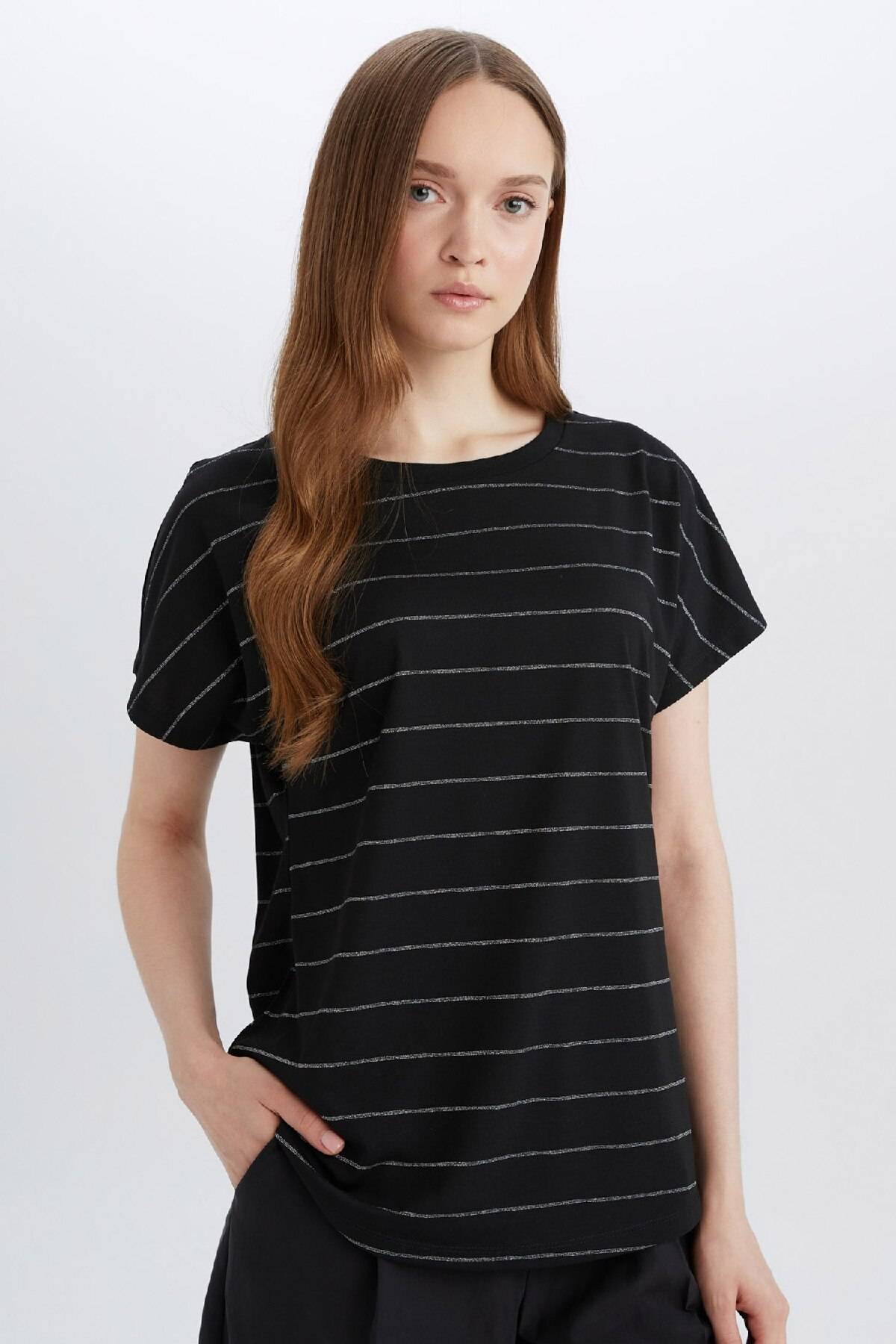 تیشرت آستین کوتاه یقه خدمه