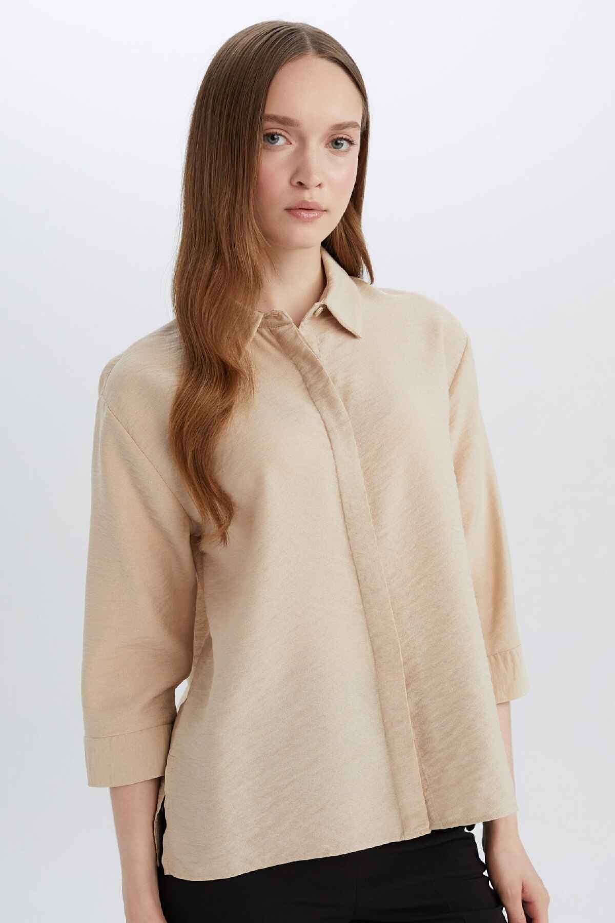 پیراهن نیم آستین ساده با تناسب معمولی