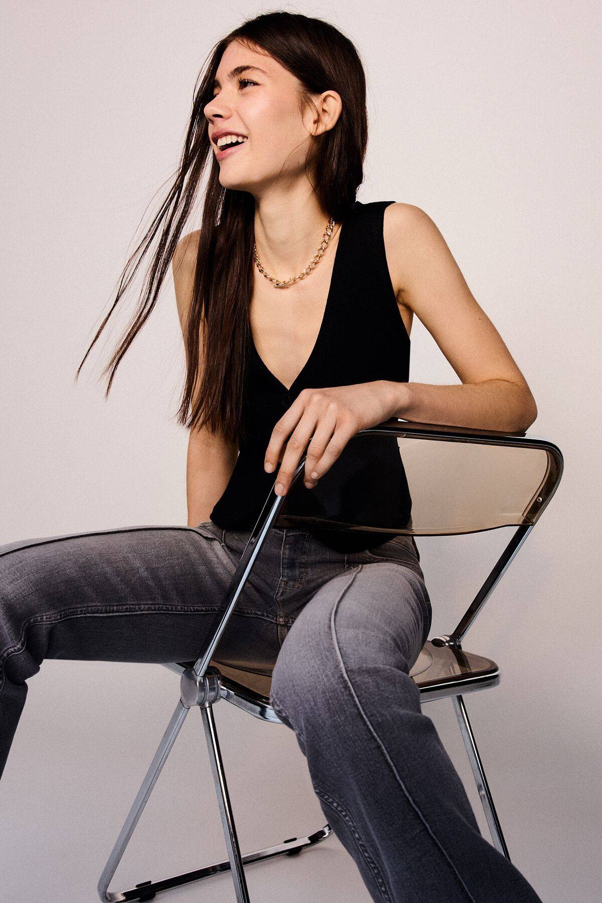 شلوار جین با کمر کوتاه