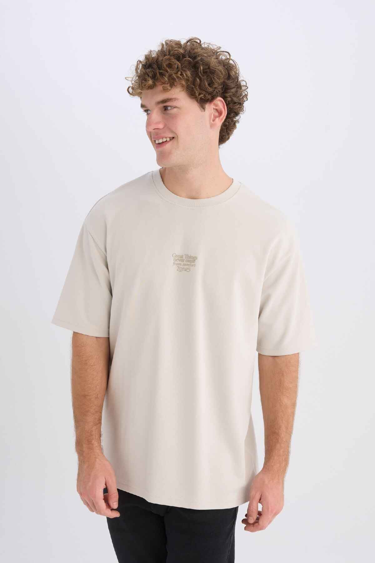 تیشرت پارچه ای سنگین با یقه باکسی فیت چاپ شده با آستین کوتاه