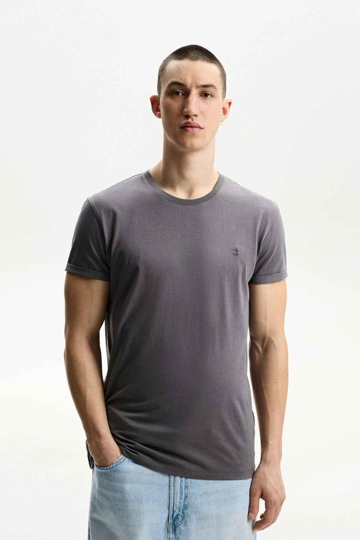 تیشرت با آستین کوتاه دوزی و خمیده