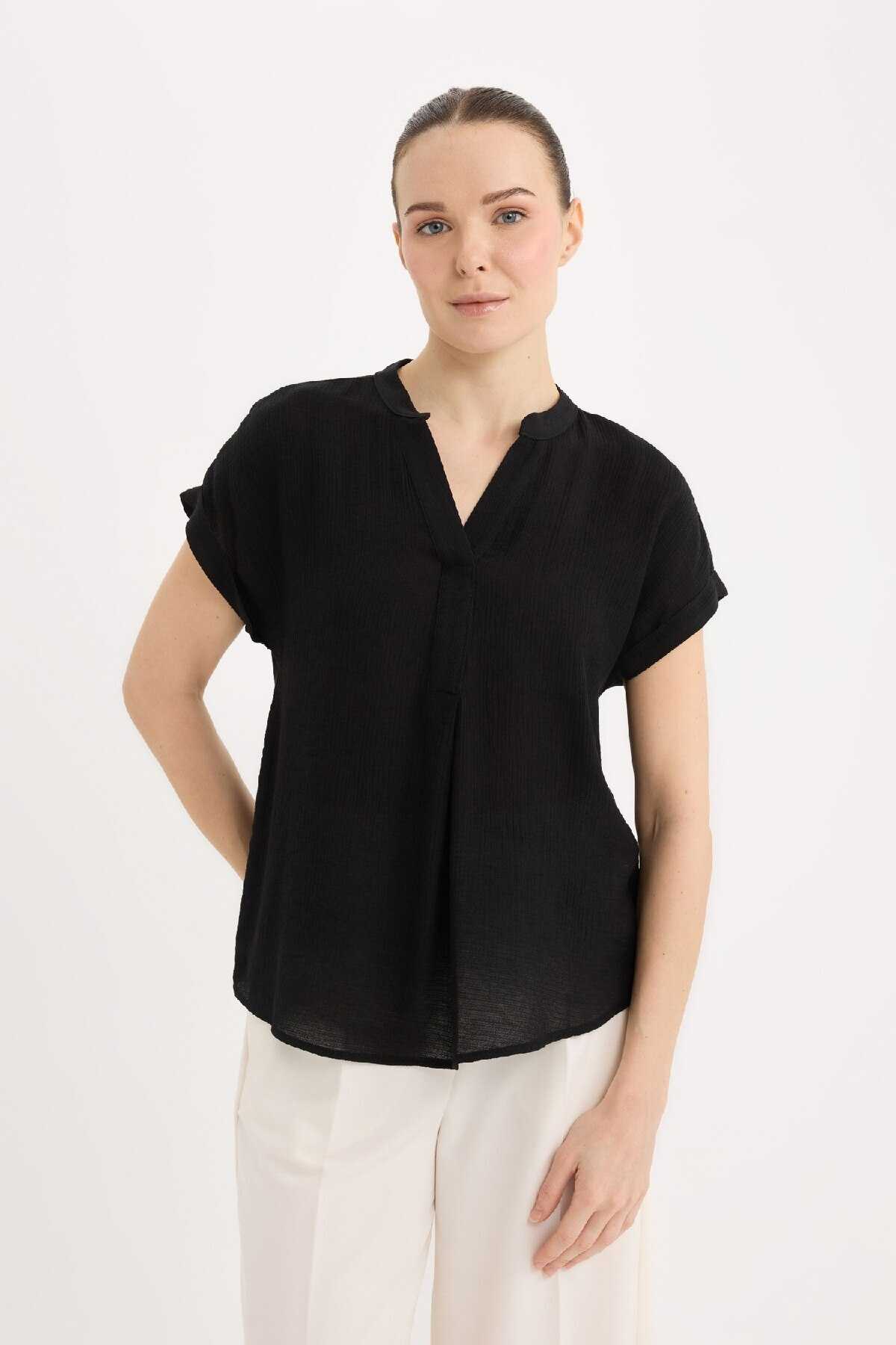 بلوز آستین کوتاه ساده یقه باز معمولی متناسب