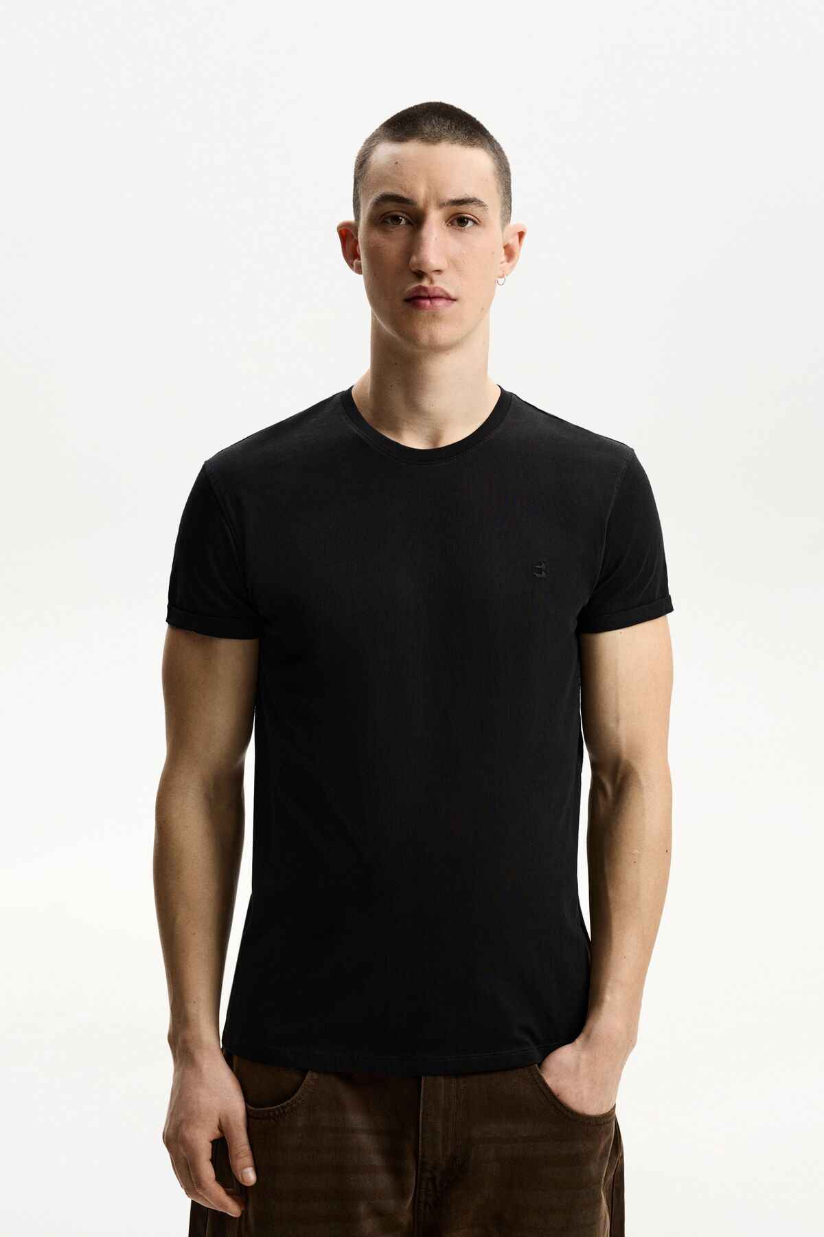 تیشرت با آستین کوتاه دوزی و خمیده