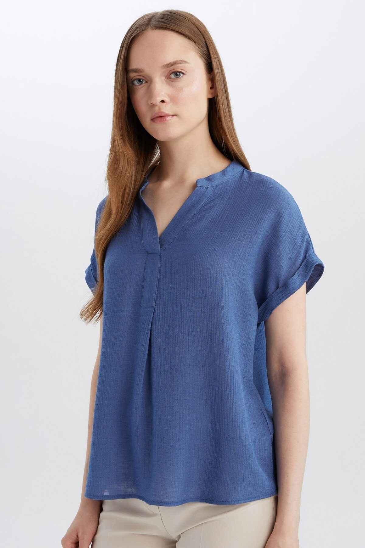 بلوز آستین کوتاه ساده یقه باز معمولی متناسب