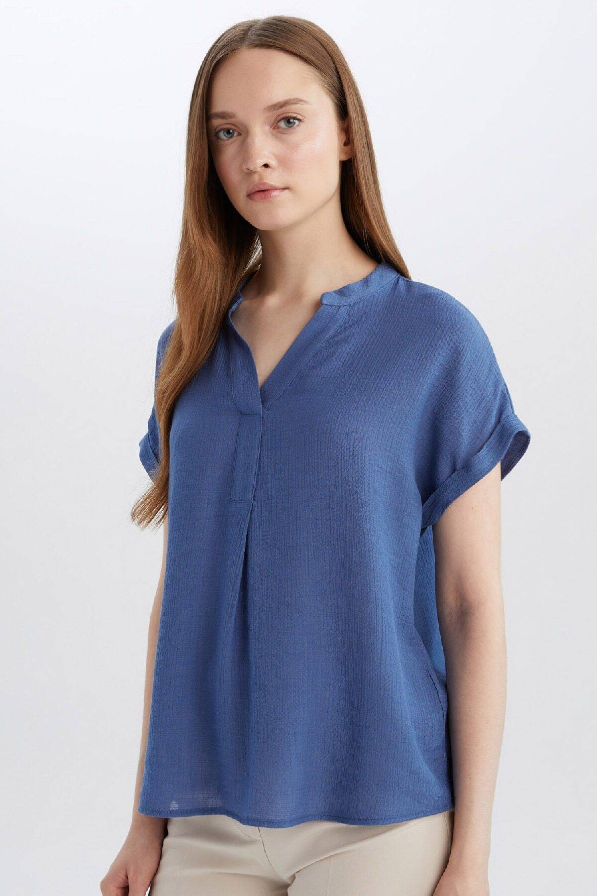 بلوز آستین کوتاه ساده یقه باز معمولی متناسب