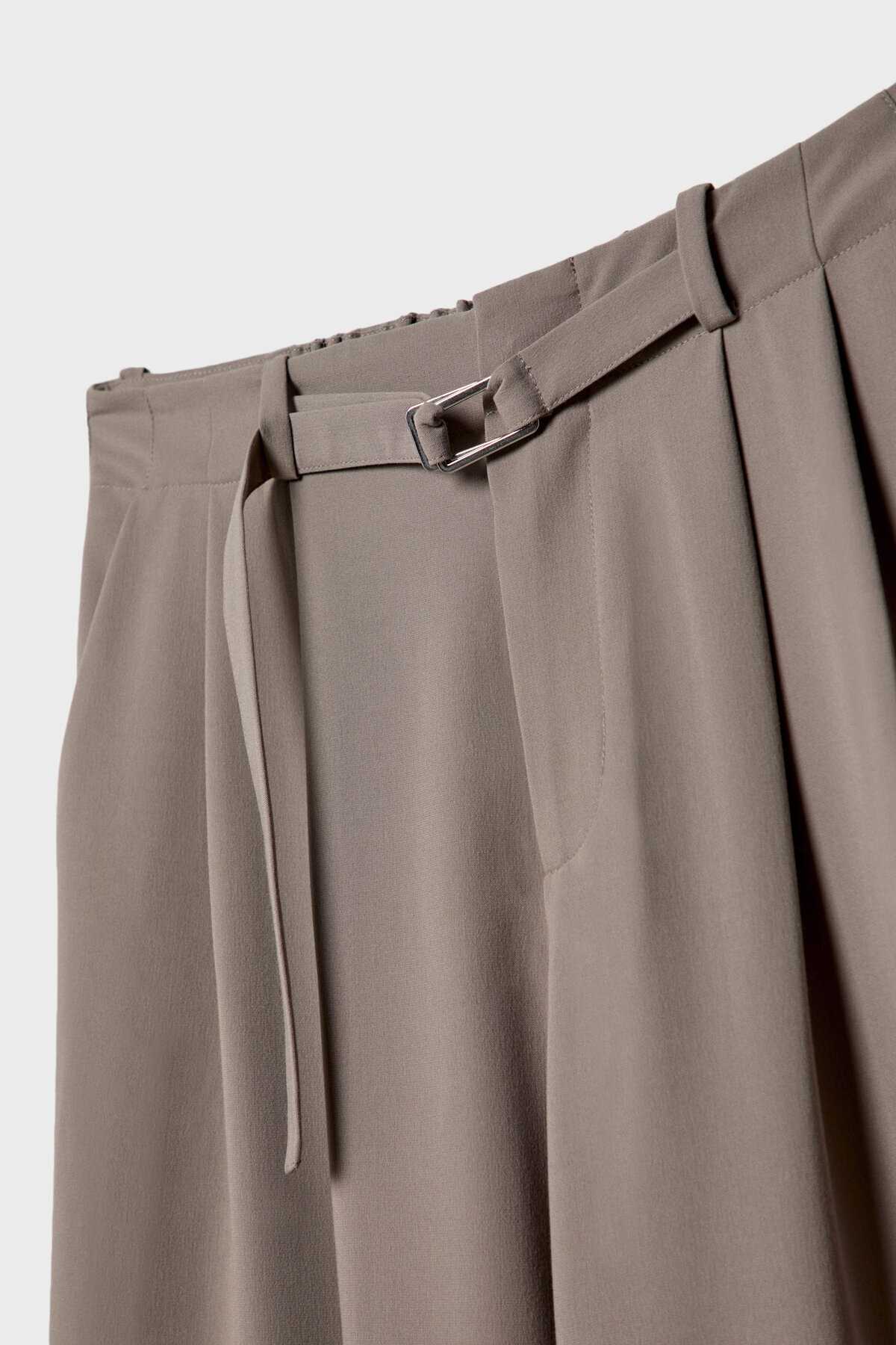 شلوار گشاد با جزئیات سگک هوشمند