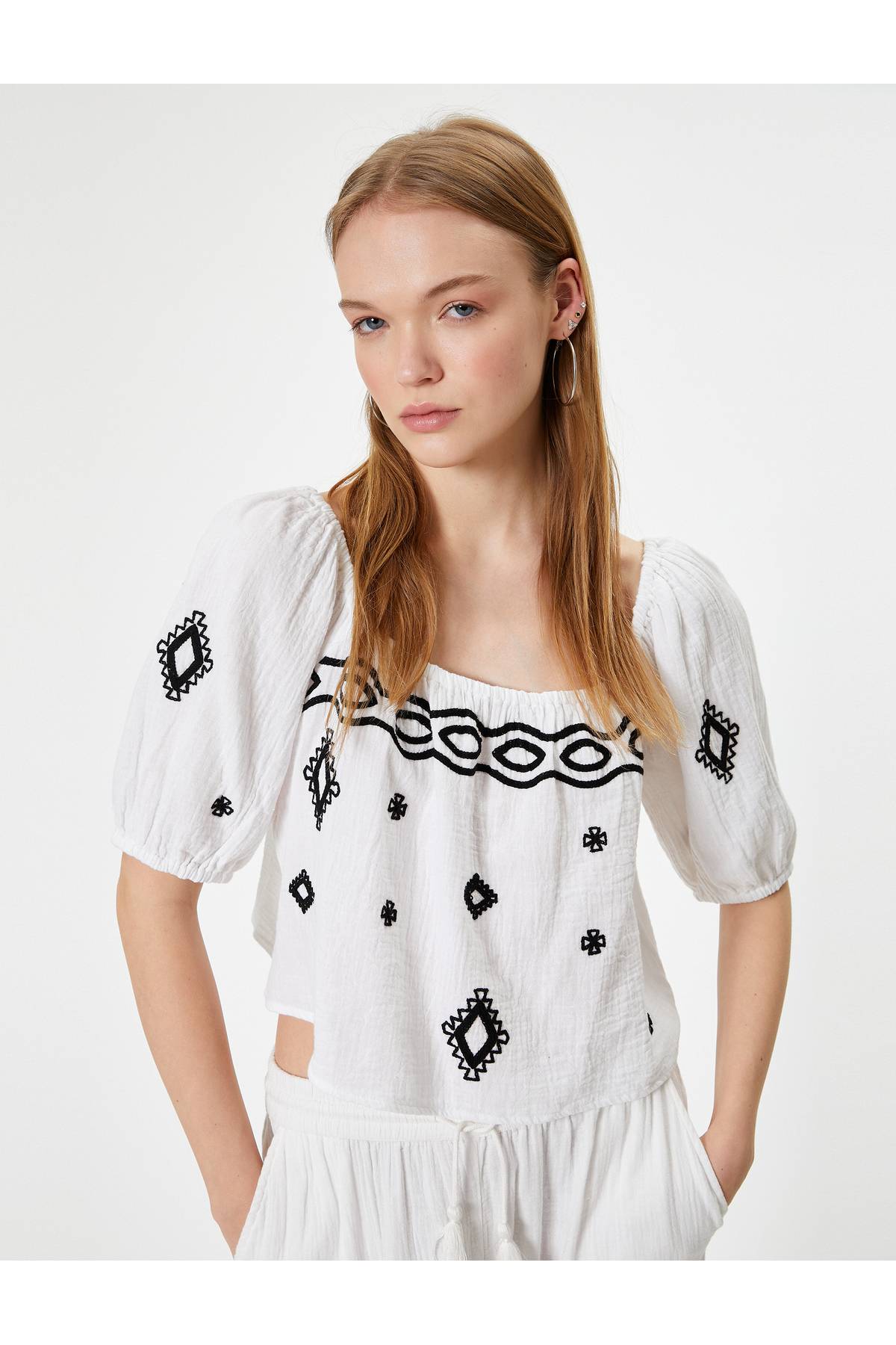 بلوز بازوی بادکنک آستین کوتاه گلدوزی U Yaka