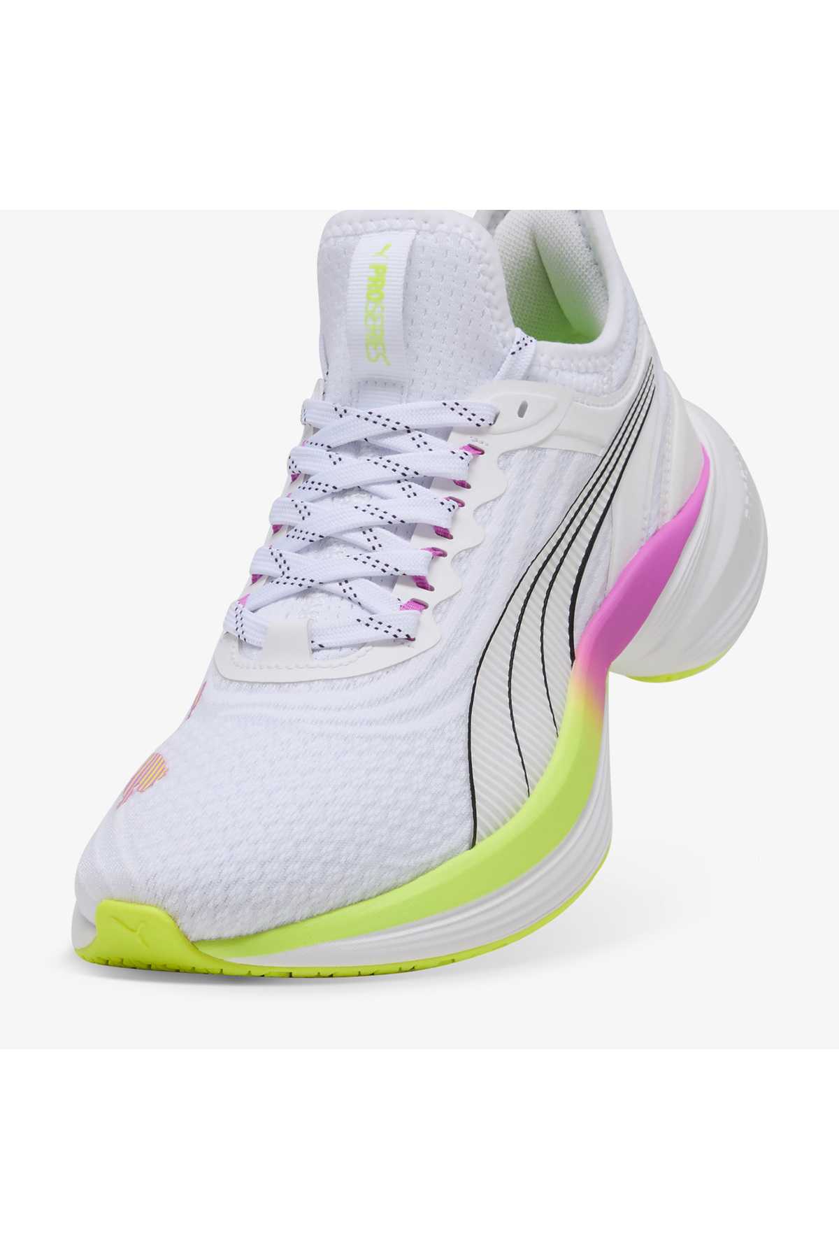 کفشهای دویدن مشکی پرو یونیسکس را اجرا کنید