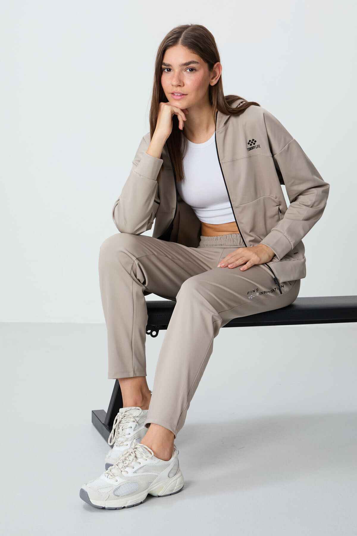 ست لباس ورزشی پارچه ای غواصی زنانه کلاهدار چاغلا با جزئیات جیب مخفی - 95306