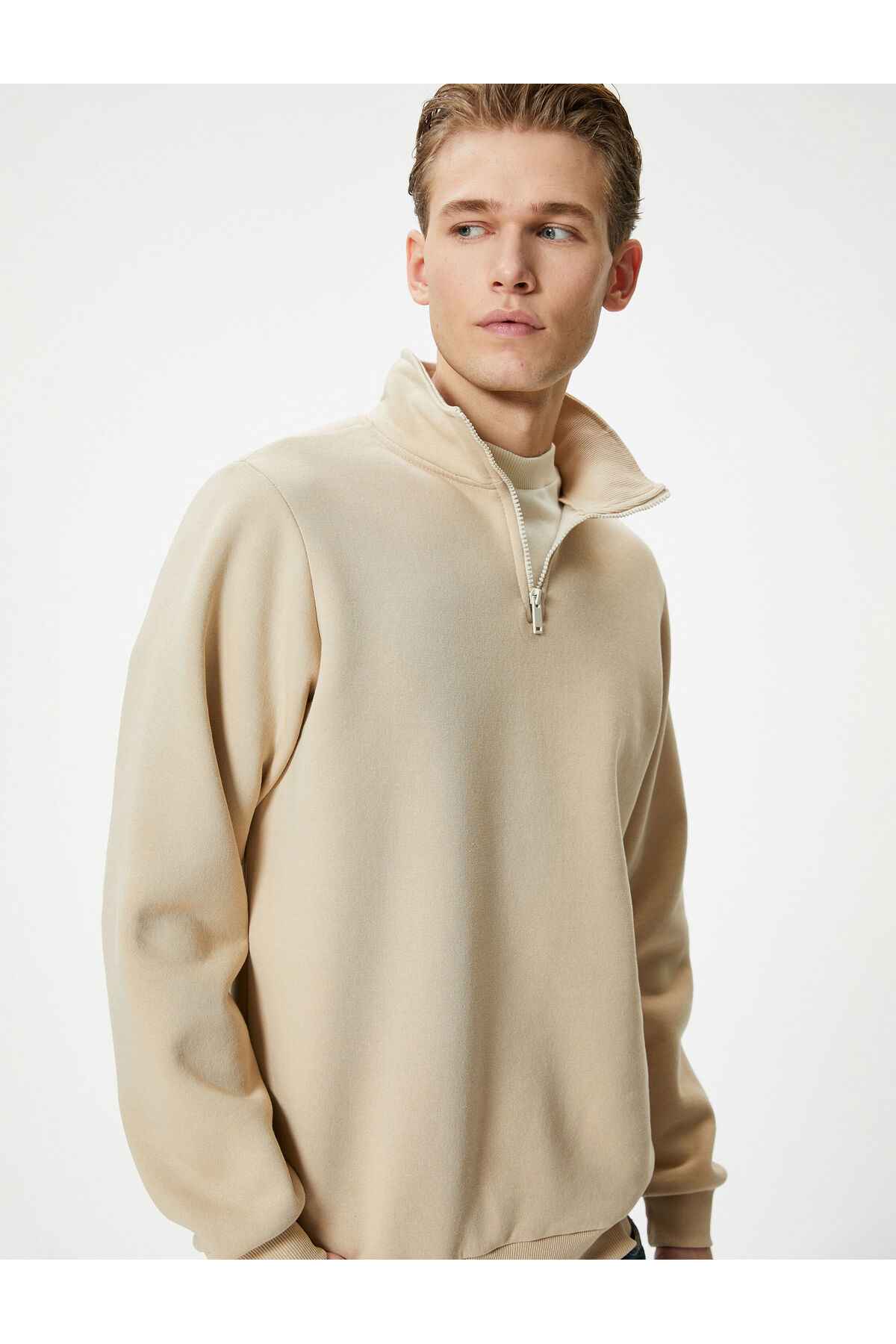 سویشرت نیم زیپ یقه پایه آستین بلند آجدار