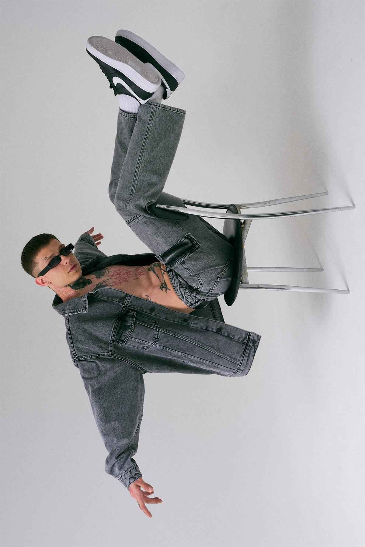 شلوار جین گشاد با جیبی باری آبی دریایی