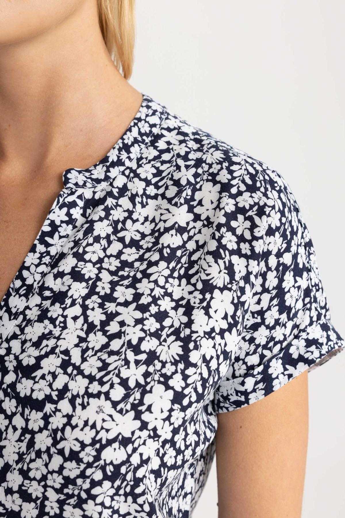 پیراهن آستین کوتاه یقه خدمه فیت منظم