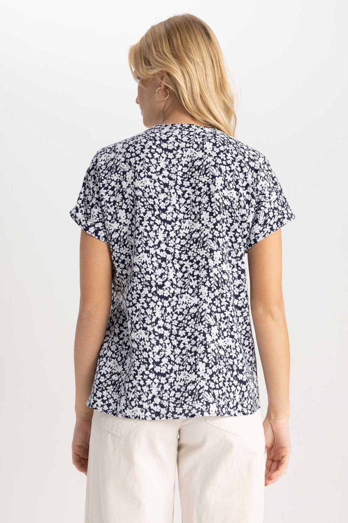 پیراهن آستین کوتاه یقه خدمه فیت منظم